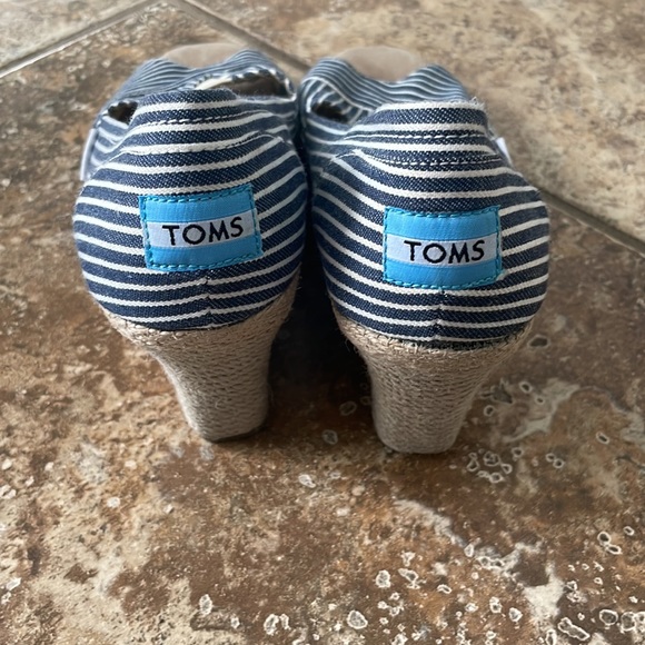 Tom’s blue and white striped wedges 8.5 - Picture 2 of 5